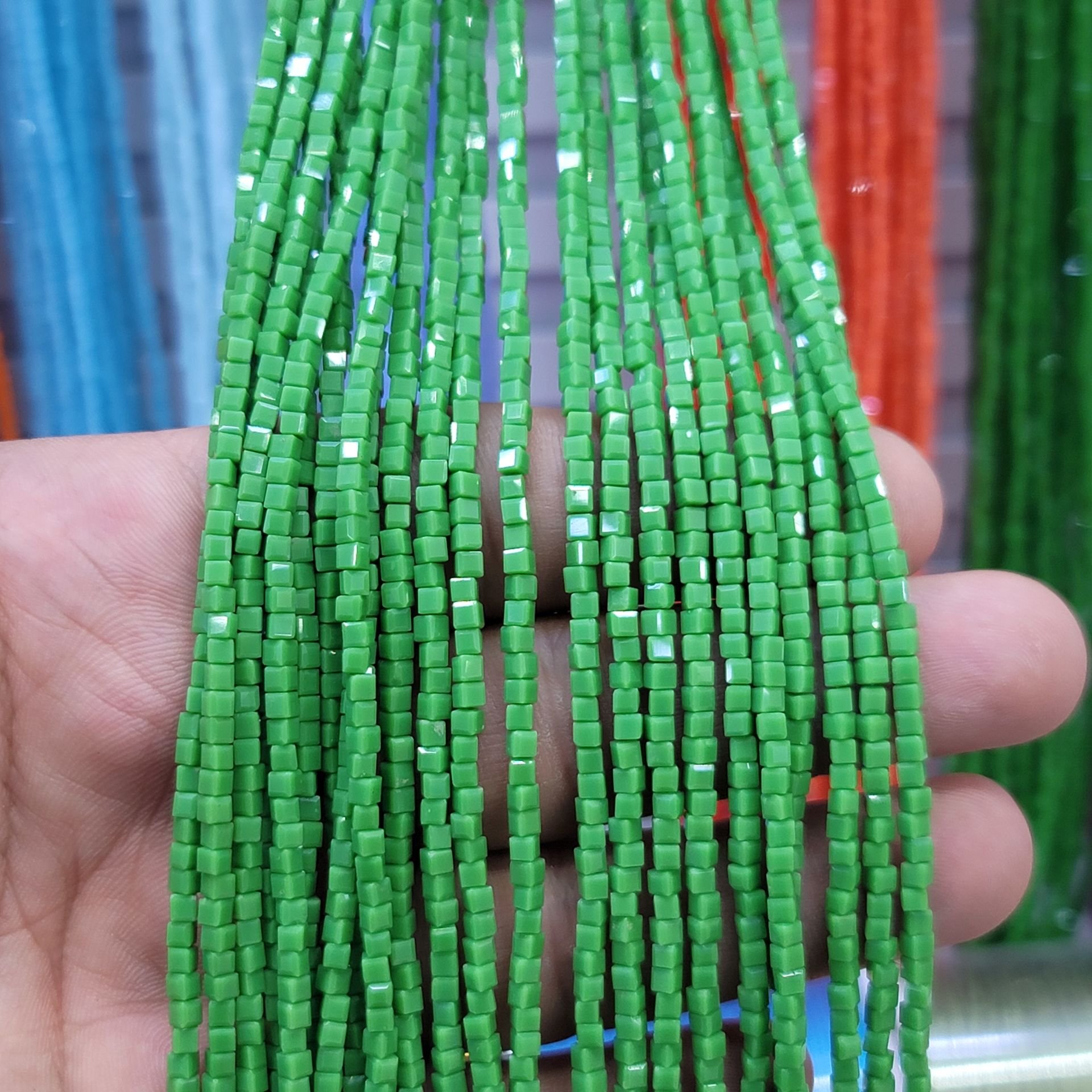 2MM KÜP KRİSTAL DİZİDE 180-200 ADET