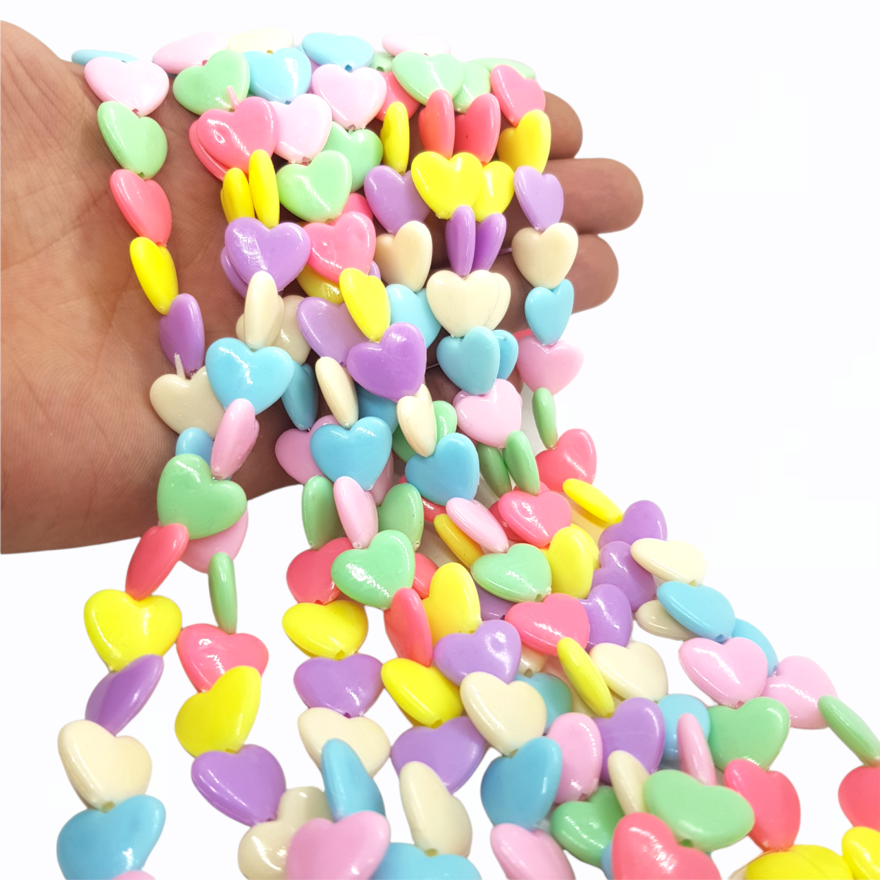 Plastik Büyük Boy Renkli Kalp Dizide 28 Adet