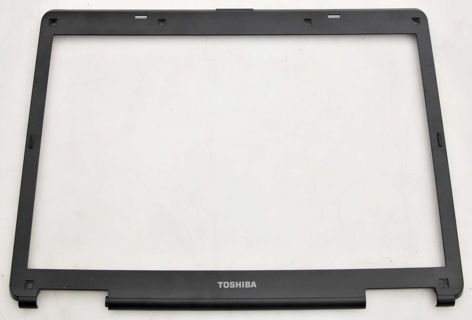 TOSHİBA L40 BEZEL 13GNQA1AP020 EKRAN ÇERÇEVE