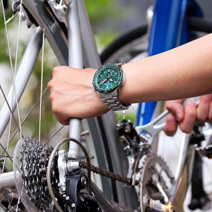 Citizen CB5004-59W Erkek Saat – Eco-Drive, Radio Controlled, Safir Cam, 200M Su Geçirmezlik