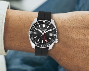 Quantum QMG1105.351 Erkek Kol Saati – Otomatik GMT, 20 ATM, Safir Cam, Siyah Sportif Tasarım