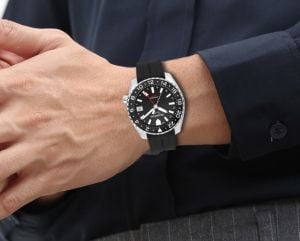Quantum QMG1105.351 Erkek Kol Saati – Otomatik GMT, 20 ATM, Safir Cam, Siyah Sportif Tasarım