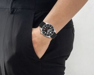 Quantum QMG1105.351 Erkek Kol Saati – Otomatik GMT, 20 ATM, Safir Cam, Siyah Sportif Tasarım