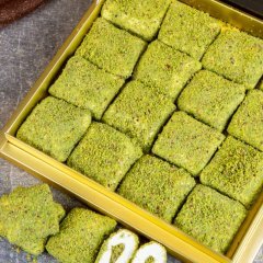 Antep Fıstık Ezmeli Bohça Lokum 750 G Lüks Kutu