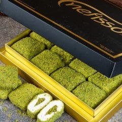 Antep Fıstık Ezmeli Bohça Lokum 750 G Lüks Kutu