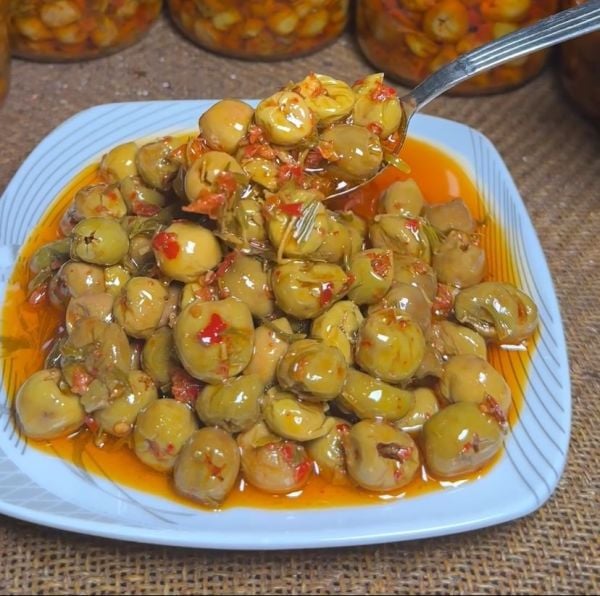 Dağ Kekikli Yeşil Zeytin Salatası 350 g Kavanoz