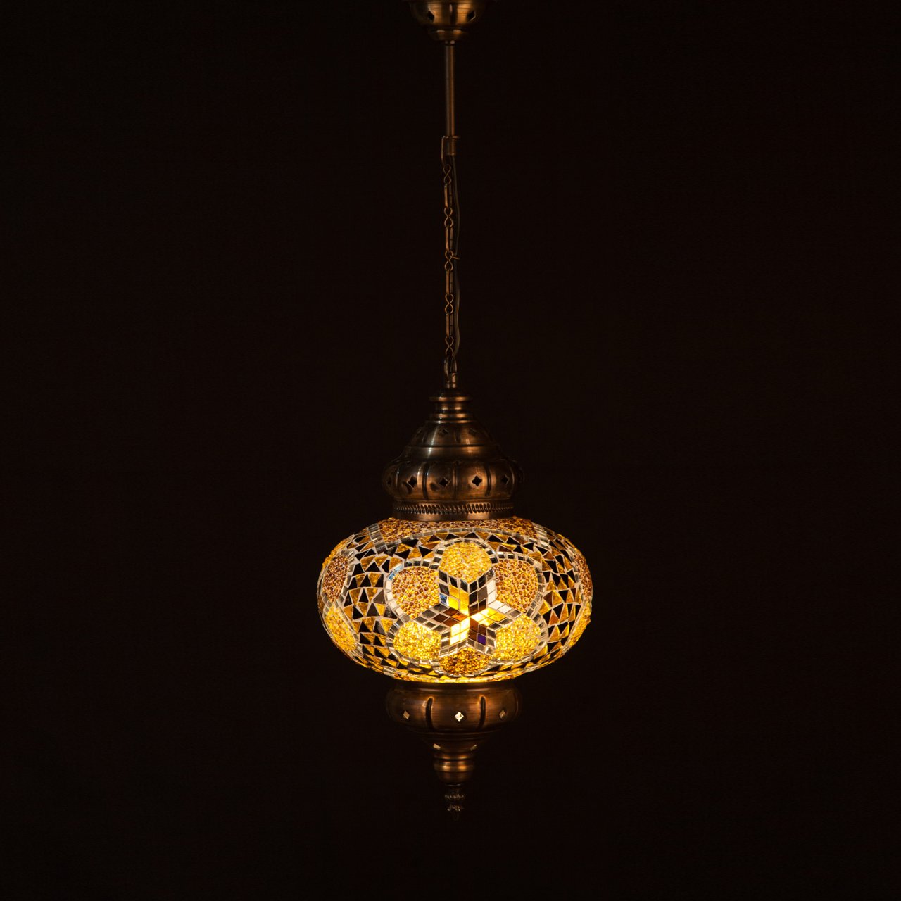 Single hanging lamp outlet