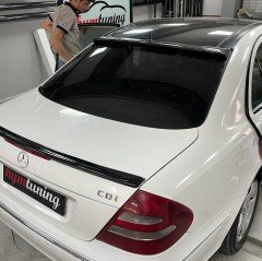 Mercedes W211 E Serisi Cam Üstü Spoiler Piano Black Spoyler 2000 2008