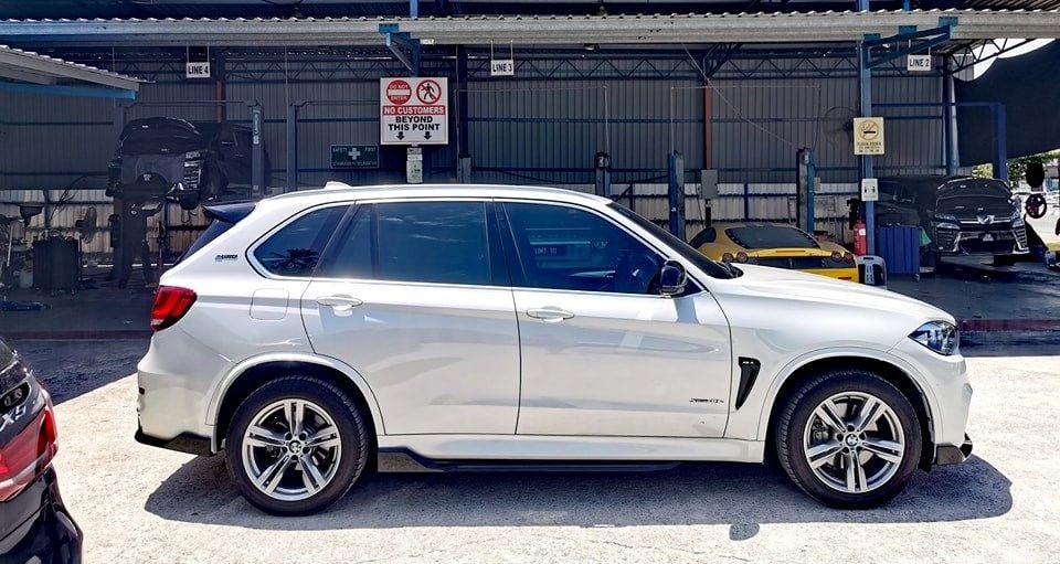 BMW X5 F15 MARŞPİYEL LİPİ 2014 2018 PARLAK SİYAH