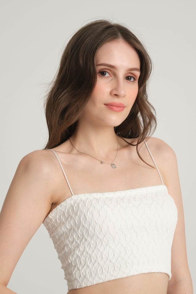 Bürümcük Desenli Askılı Beyaz Crop Top