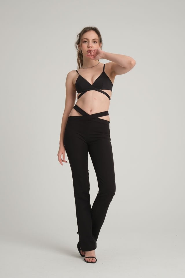 Cut Out Siyah Pantolon