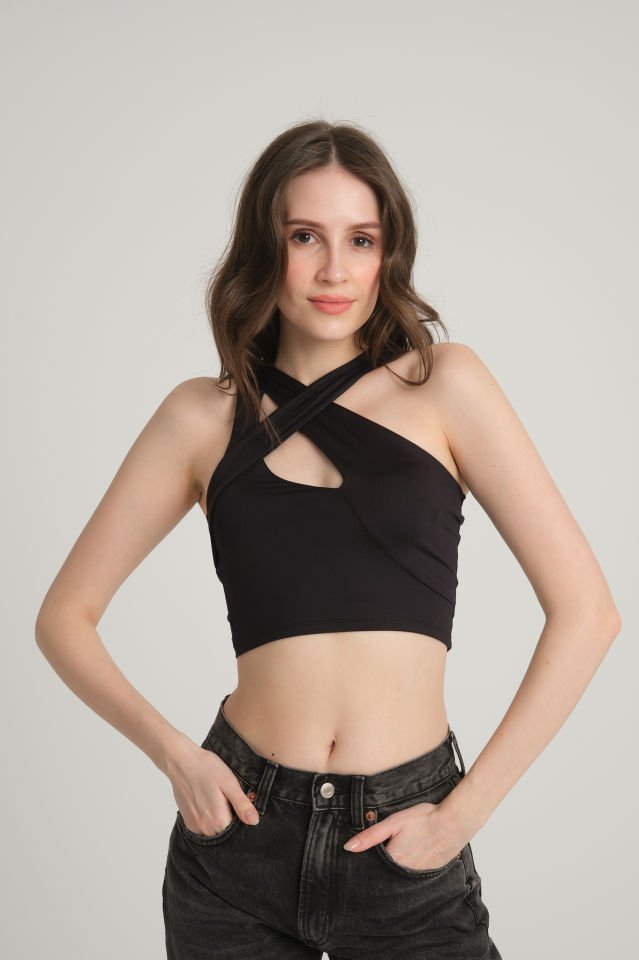 Çapraz Askılı Siyah Crop Top