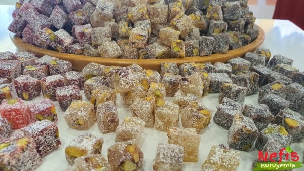 Turkish Delight with Double Roasted Pistachios      (Çifte Kavrulmuş Fıstıklı Lokum)