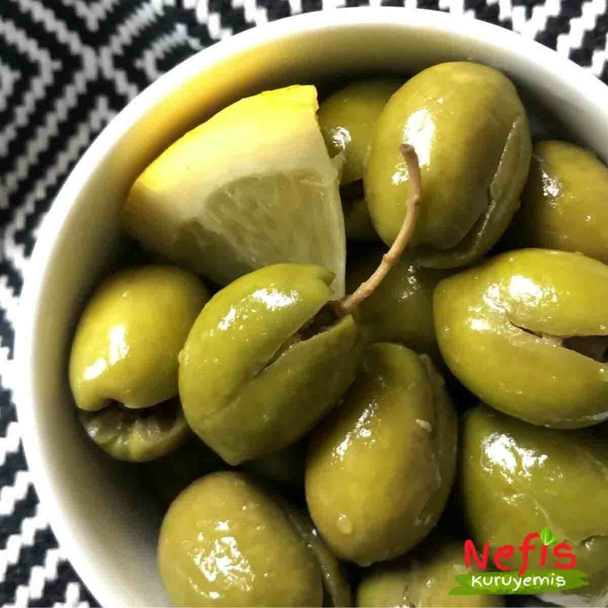 crushed olives (taş kırma yeşil zeytin)