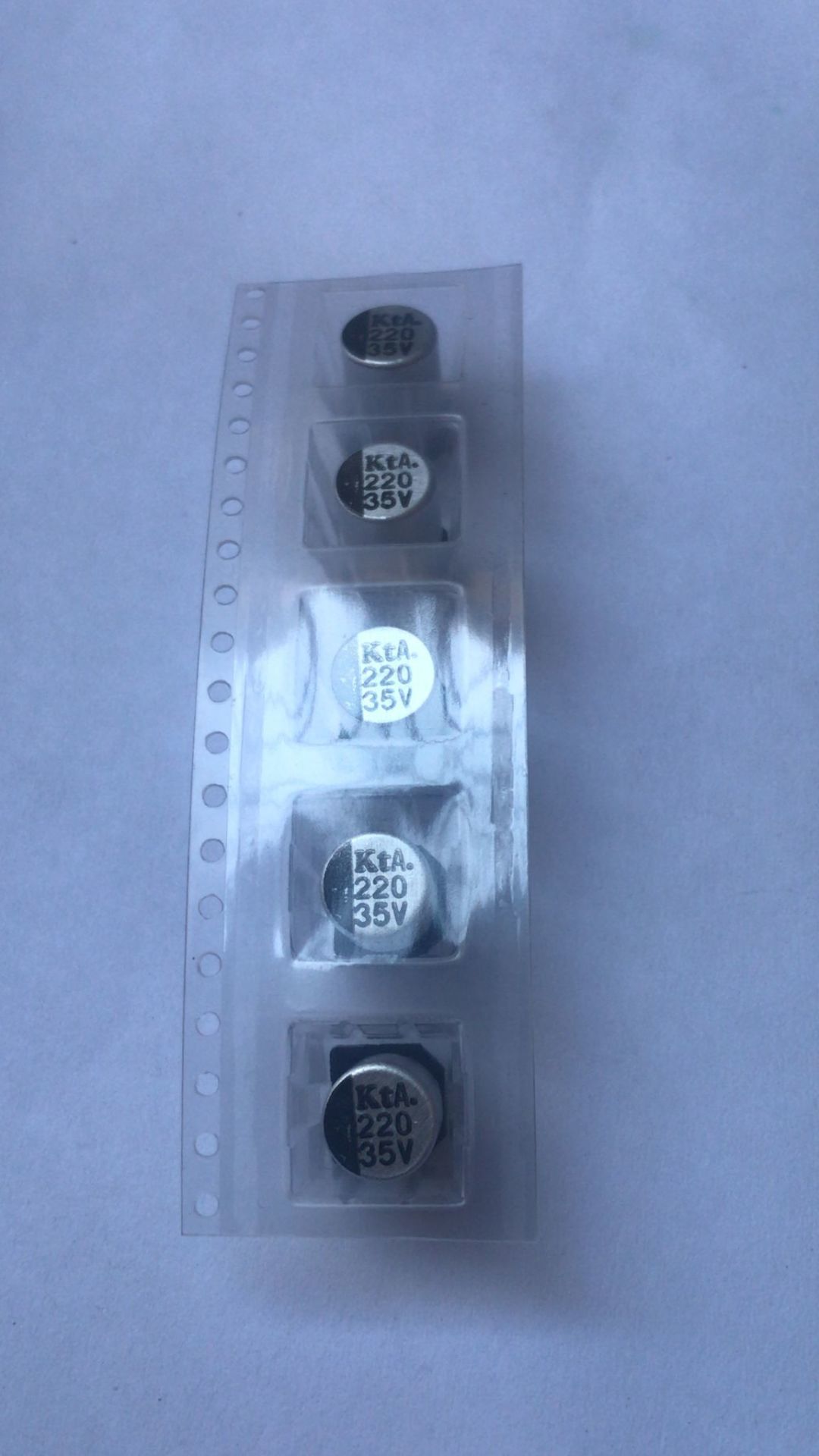 220UF 35V   SMD ELEKTROLİTİK KONDANSATÖR