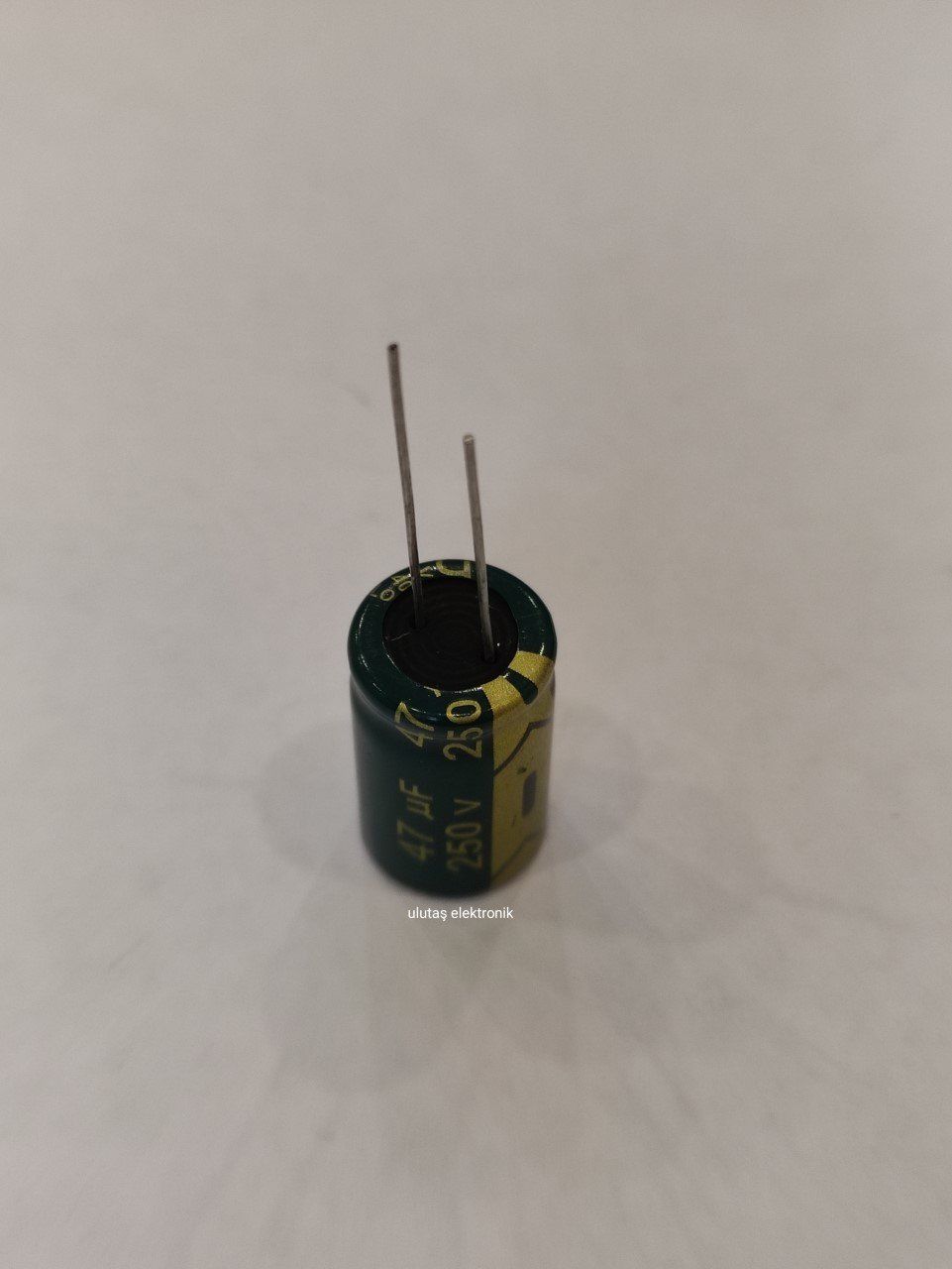 10 ADET - 47UF 250V 105C 13X21 ELEKTROLİTİK ALÜMİNYUM KONDANSATÖR