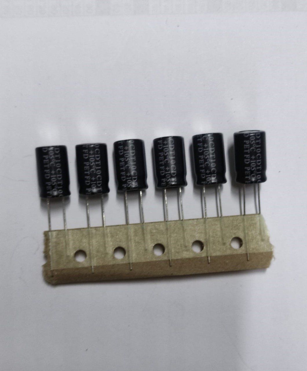 4.7UF 450V 105C 10X16   ELEKTROLİTİK ALÜMİNYUM KONDANSATÖR