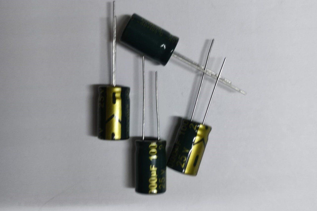 1000UF 25V 105C 10X17   ELEKTROLİTİK ALÜMİNYUM KONDANSATÖR
