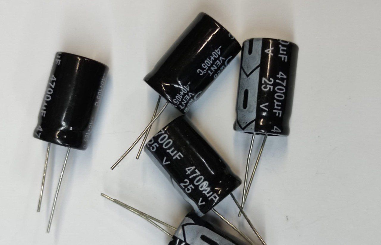 4700UF 25V 105C ELEKTROLİTİK ALÜMİNYUM KONDANSATÖR