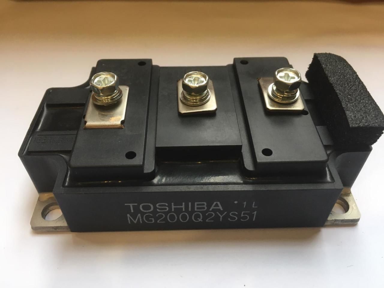 MG200Q2YS51     200A 1200V    IGBT MODULE