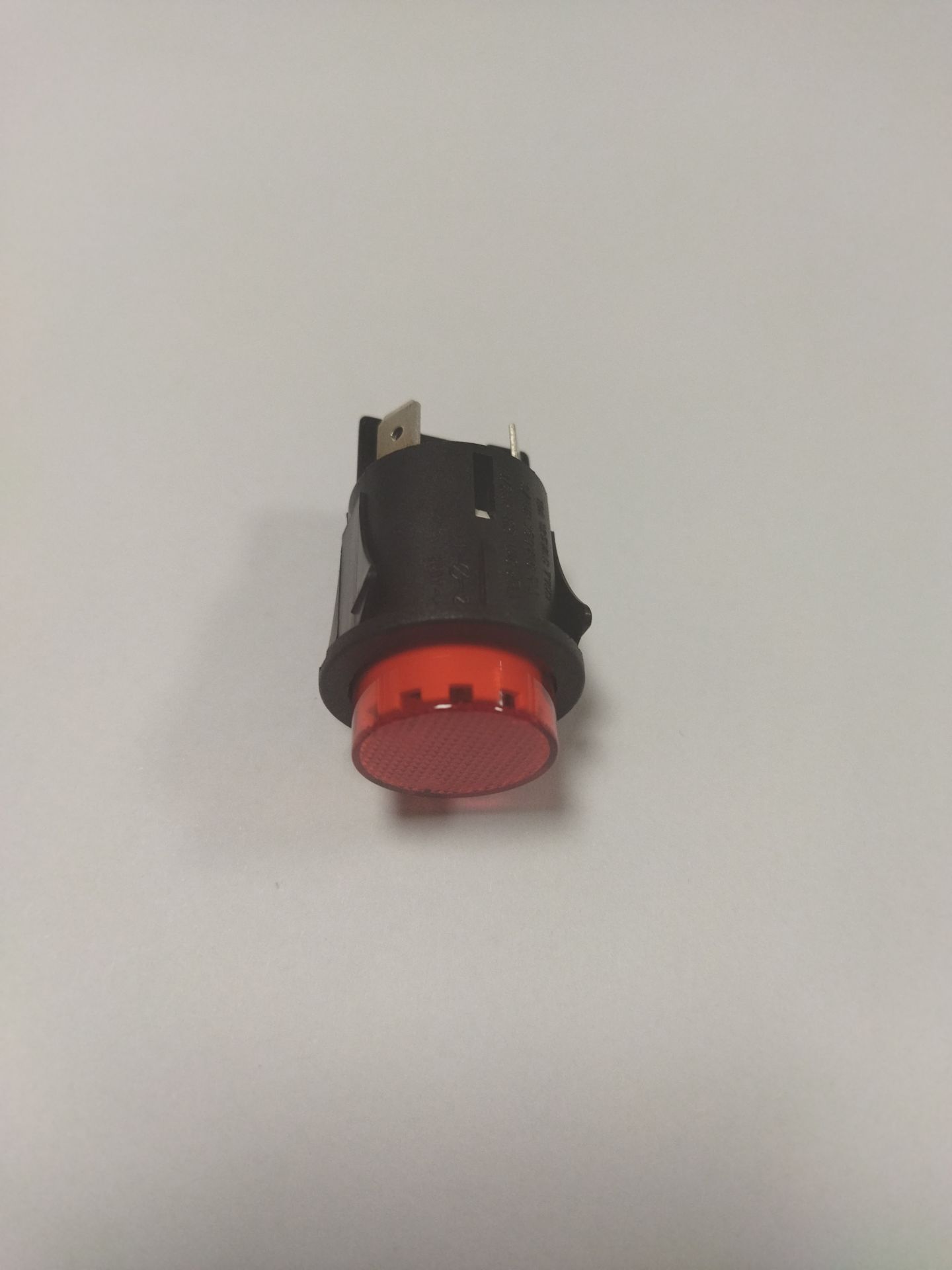 Anahtar 16A Işıklı 22mm