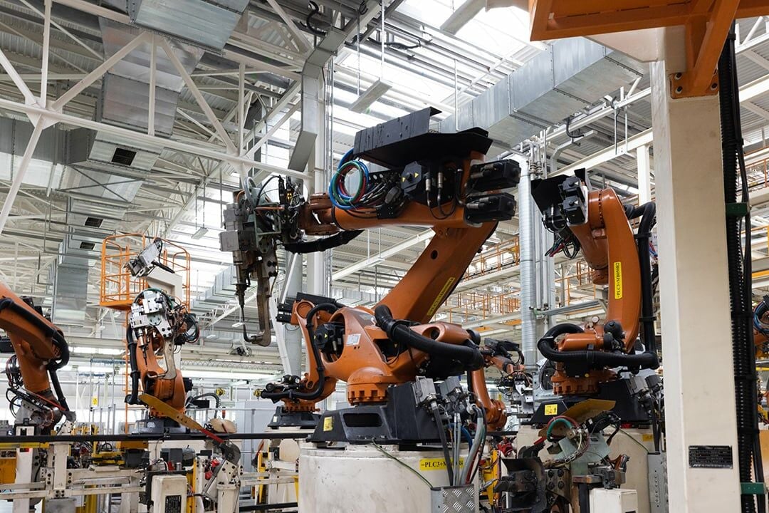 Endüstriyel Robotlar: İşyerindeki Dönüşümün Öncüleri
