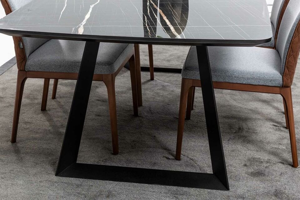 Saloni Toronto Yemek Odası