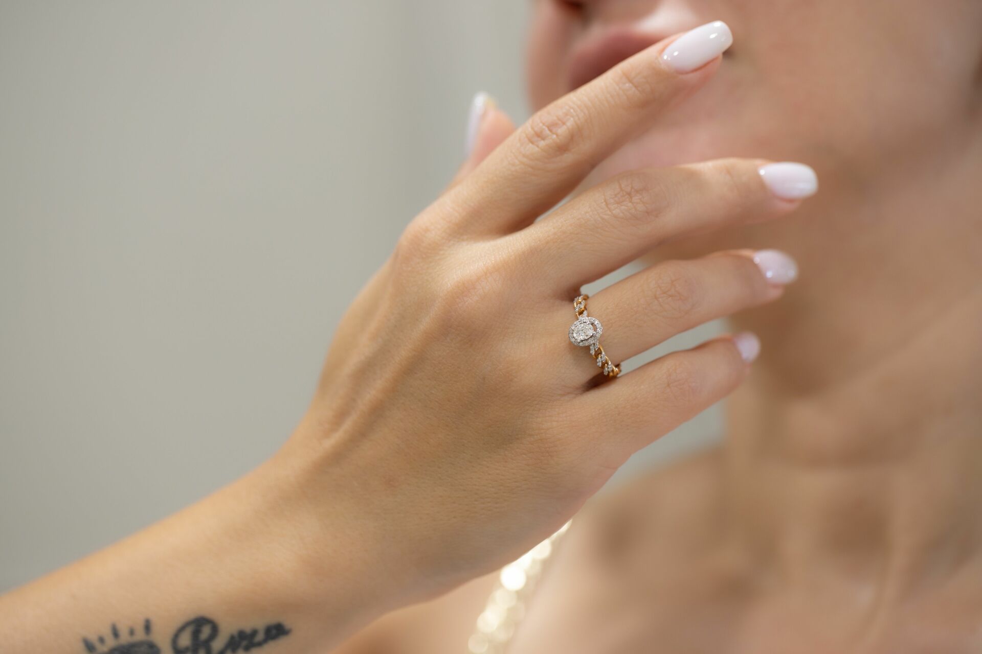 0.48 Karat Oval Taşlı Rose Yüzük