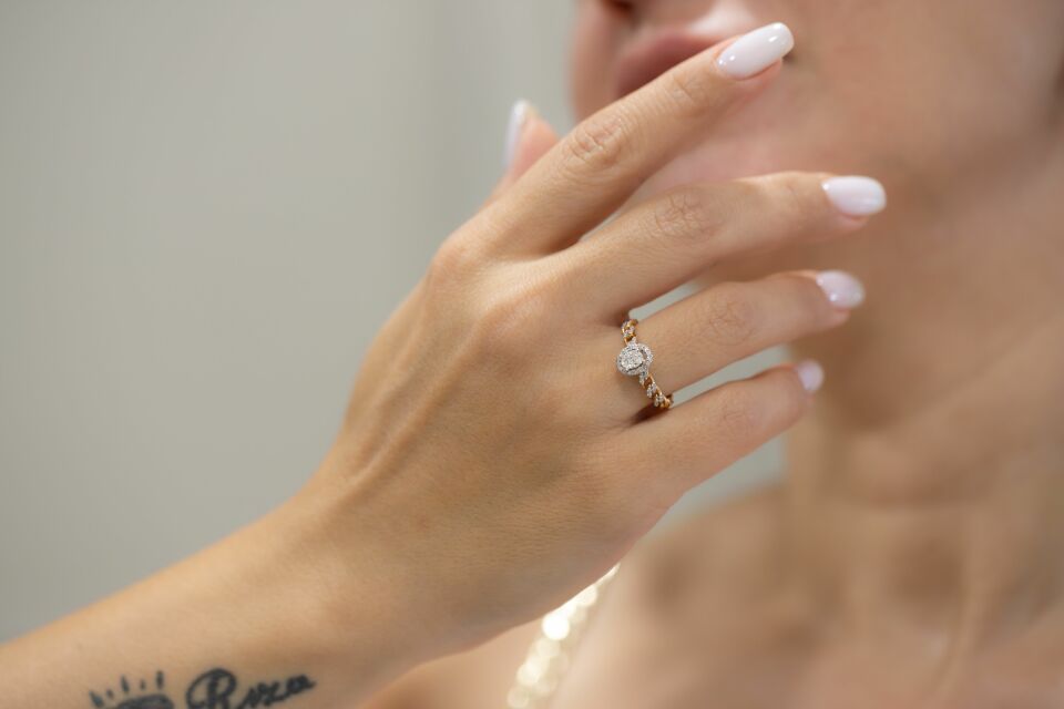 0.48 Karat Oval Taşlı Rose Yüzük
