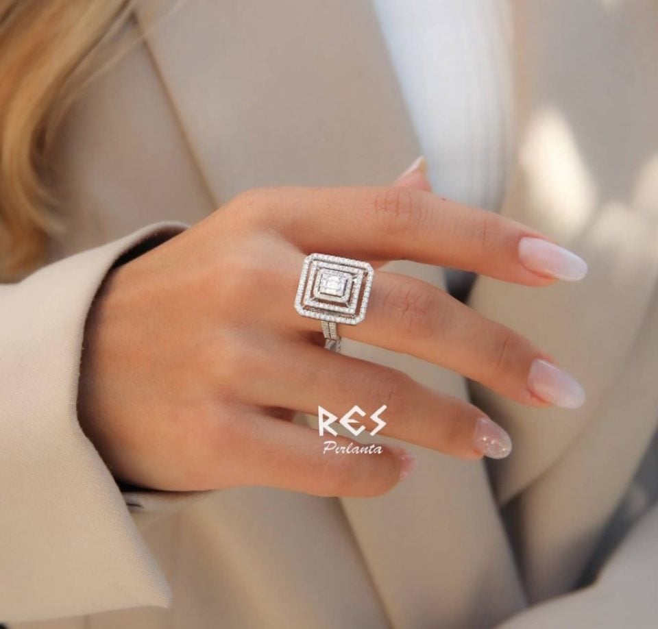 0.96 KARAT BAGET YÜZÜK