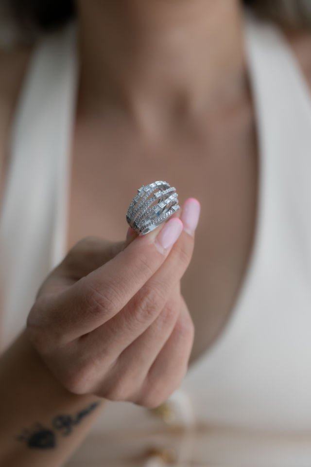 1.74 KARAT PIRLANTA YÜZÜK