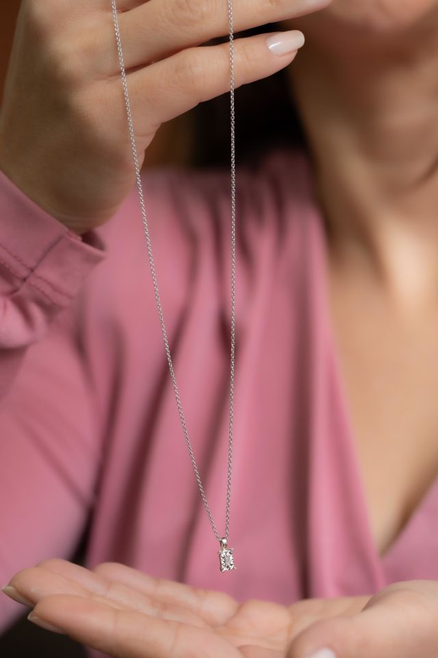 0.05 KARAT BAGET PIRLANTA KOLYE