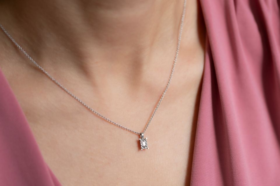 0.05 KARAT BAGET PIRLANTA KOLYE