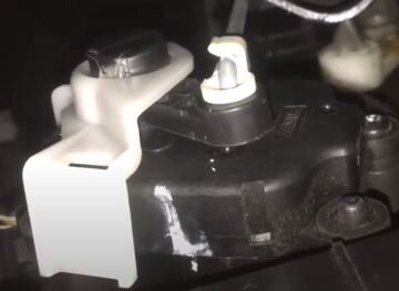 Fiesta  Kalorifer Hava Dağıtım Yönlendirme  Kumanda  Kol  Plastiği Kafesi