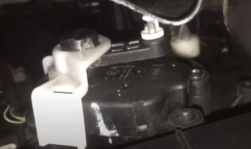 Fiesta  Kalorifer Hava Dağıtım Yönlendirme  Kumanda  Kol  Plastiği Kafesi