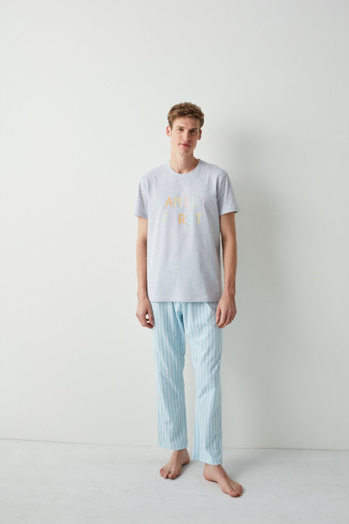 Çok Renkli Family First Pijama Takımı