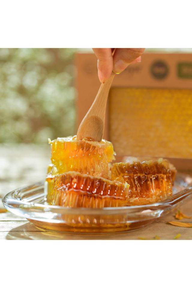 Organic Karakovan Comb Honey 1.1kg (wood)