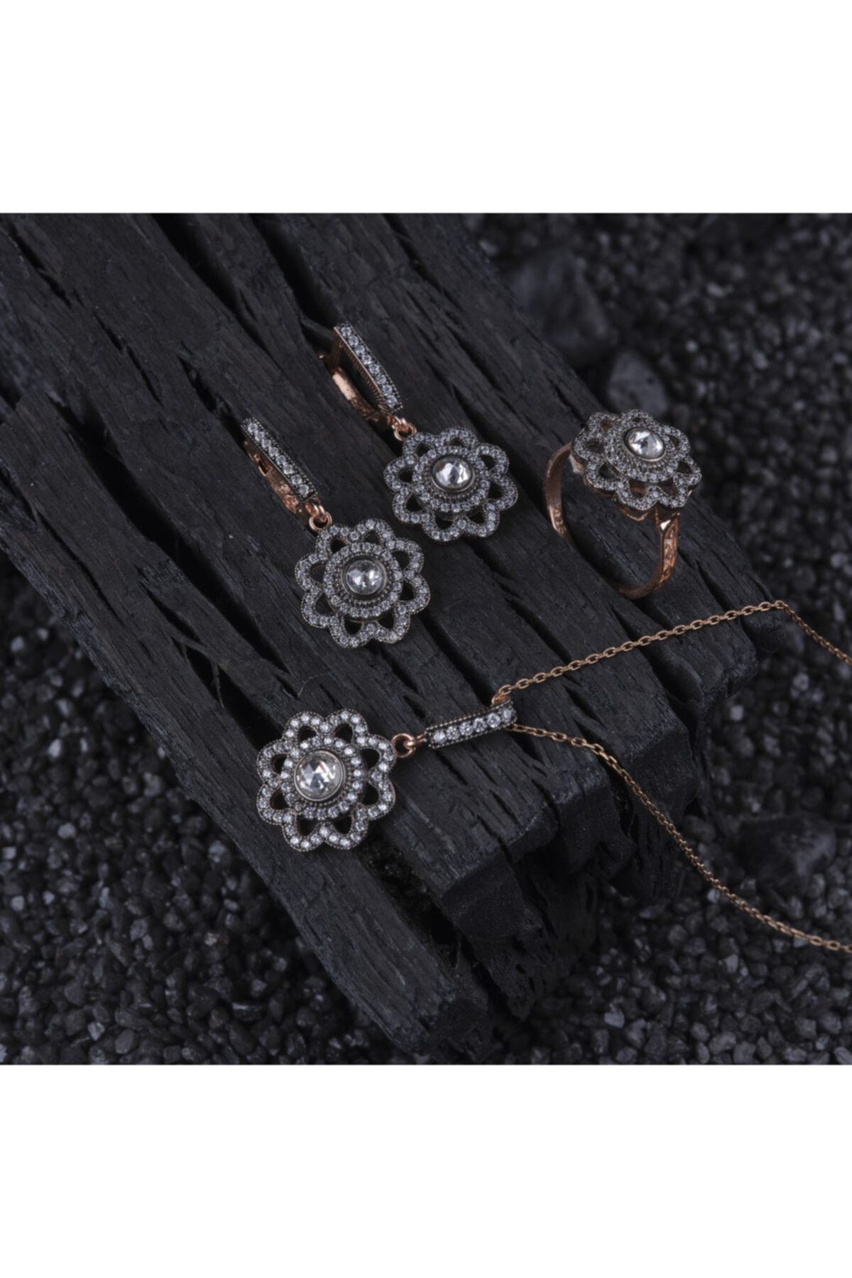 Diamond Mounted Flower Silver Women's Set