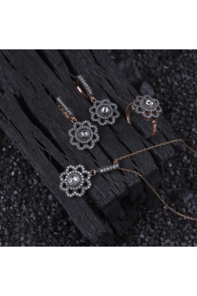 Diamond Mounted Flower Silver Women's Set