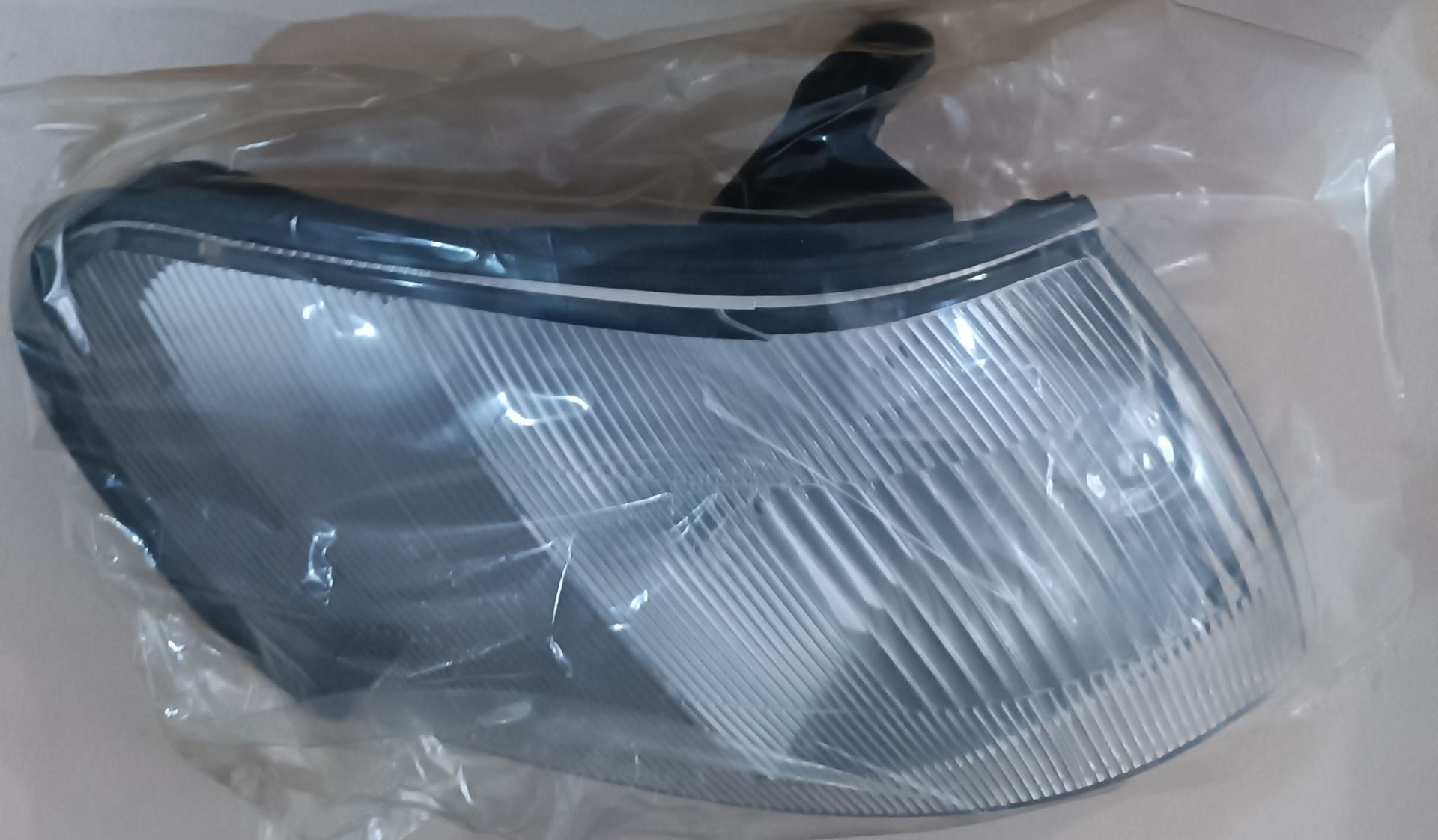 Sinyal Lambası Toyota Corolla 95-98 Çıkıntısız Beyaz Sağ 81610-12580