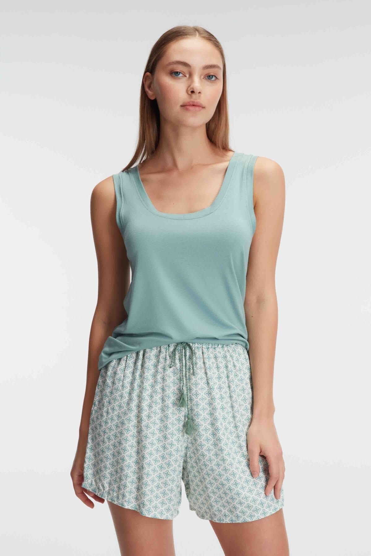 Anıl 9920 Kolsuz Sıfır Kol Oyuk U Yaka Kadın Viskon Çiçek Desenli Yazlık Örme Kısa Pijama Takımı