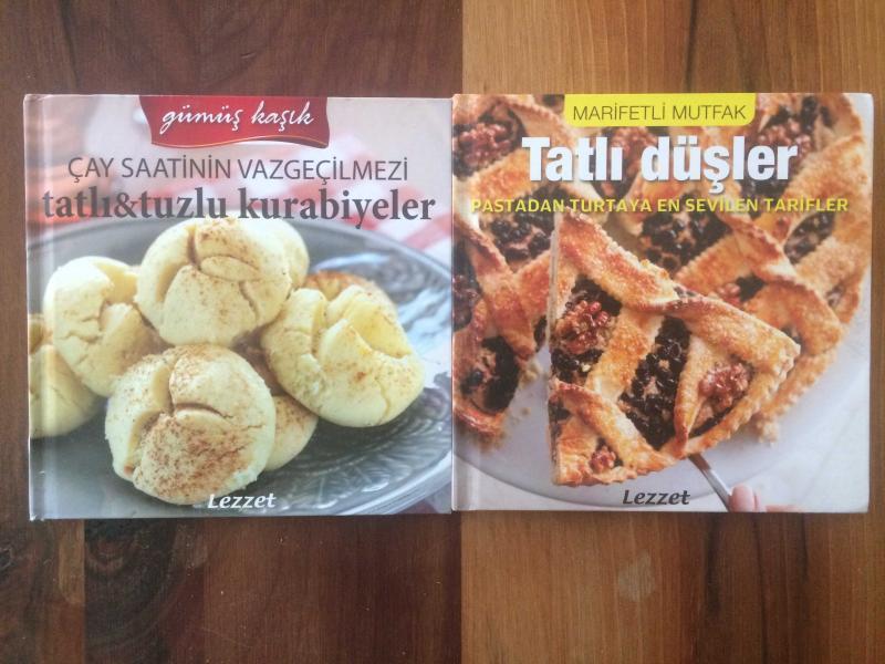 GÜMÜŞ KAŞIK - TATLI &TUZLU KURABİYELER - MARİFETLİ MUTFAK TATLI DÜŞLER PASTADAN TURTAYA EN SEVİLEN TARİFLER (2 KİTAP)