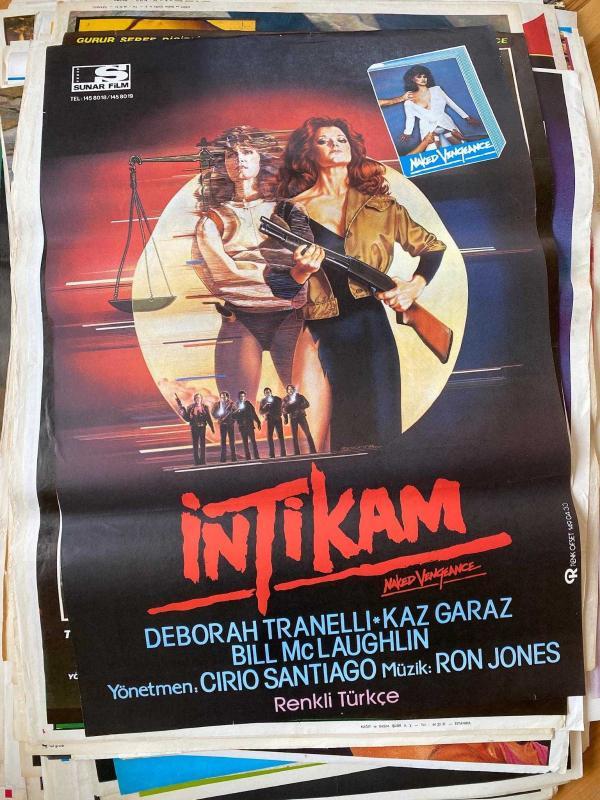 İNTİKAM - Naked Vengeance FİLMİNİN AFİŞİ OYNAYANLAR: DEBORAH TRANELLI, KAZ GARAZ, BILL McLAUGHLIN YÖNETMEN: CIRIO SANTIAGO