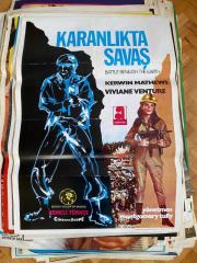 Karanlıkta Savaş -Battle Beneath the Earth Film Afişi | Kerwin Mathews, Viviane Venture