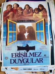 ERİŞİLMEZ DUYGULAR FİLMİNİN AFİŞİ OYNAYANLAR: ALBERT FINNEY, DIANE KEATON YÖNETMEN: ALAN PARKER