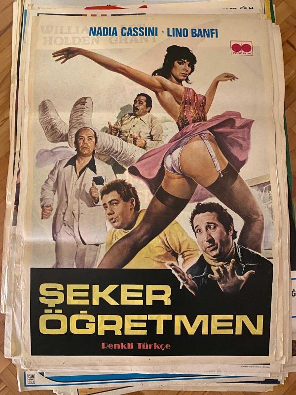 ŞEKER ÖĞRETMEN FİLMİNİN AFİŞİ OYNAYANLAR: NADIA CASSINI, LINO BANFI