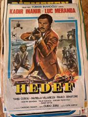 HEDEF FİLMİNİN AFİŞİ OYNAYANLAR: KADİR İNANIR, LUC MERANDA, TANJU GÜRSU