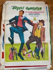 NEŞELİ GANGSTER FİLMİNİN AFİŞİ OYNAYANLAR: DICK VAN DYKE, EDWARD G. ROBINSON, DOROTHY PROVINE YÖNETMEN: JERRY PARIS