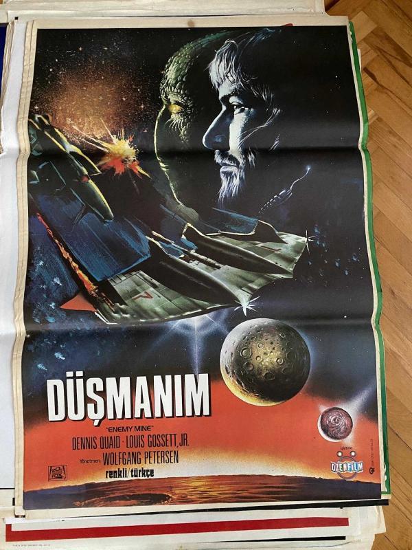 DÜŞMANIM FİLMİNİN AFİŞİ OYNAYANLAR: DENNIS QUAID, LOUIS GOSSETT JR., BRION JAMES YÖNETMEN: WOLFGANG PETERSEN