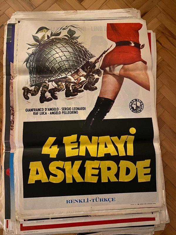 4 ENAYİ ASKERDE FİLMİNİN AFİŞİ - SERGIO LEONARDI